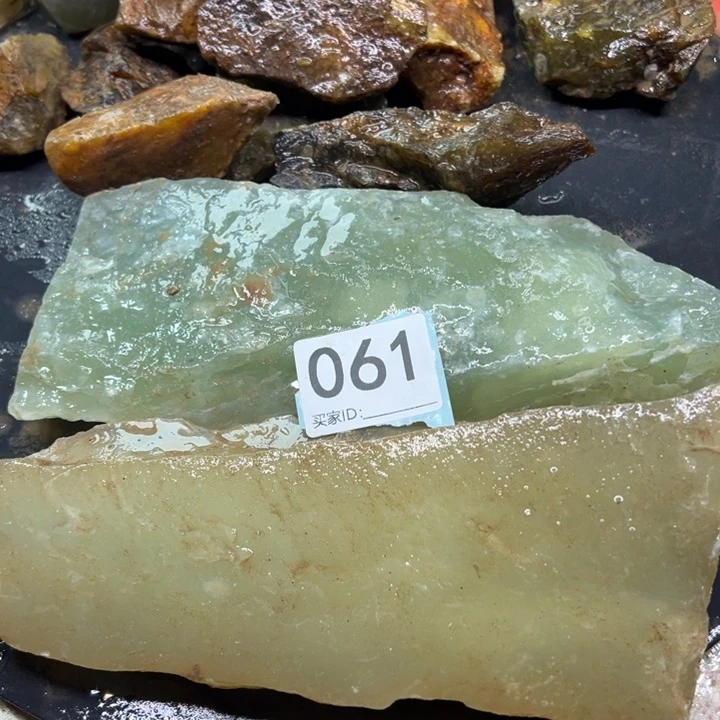 透闪石-蛇纹石玉珠宝奇石未镶嵌