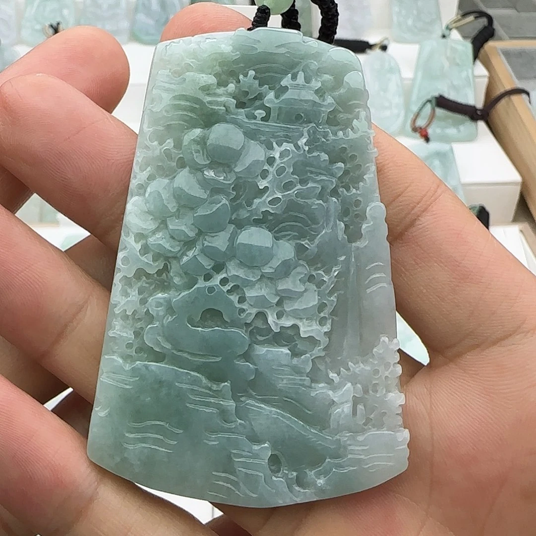 张***华翡翠未镶嵌颈饰翡翠