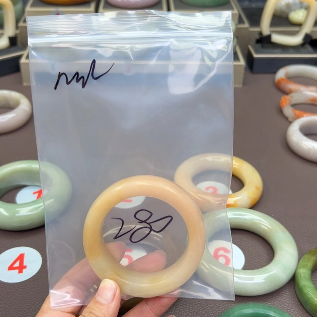 石英质玉手镯合金M***?