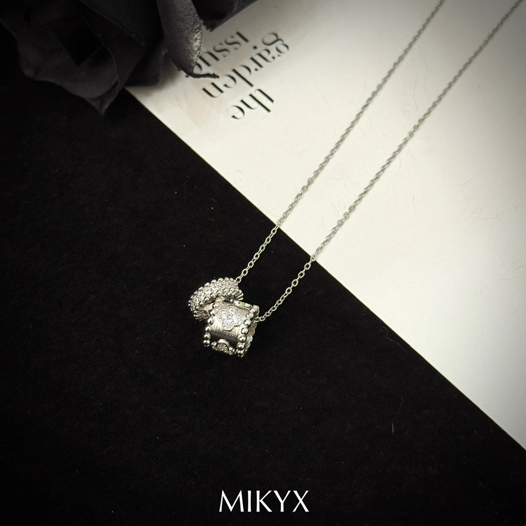 mikyx 铜合金项链 银色四叶草万花筒跑环项链B276