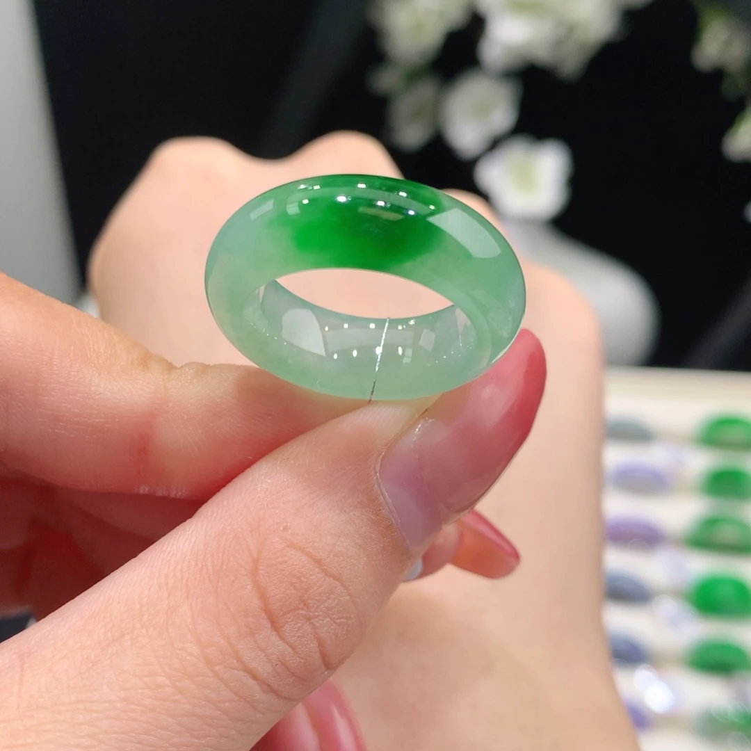 翡翠未镶嵌戒指翡翠