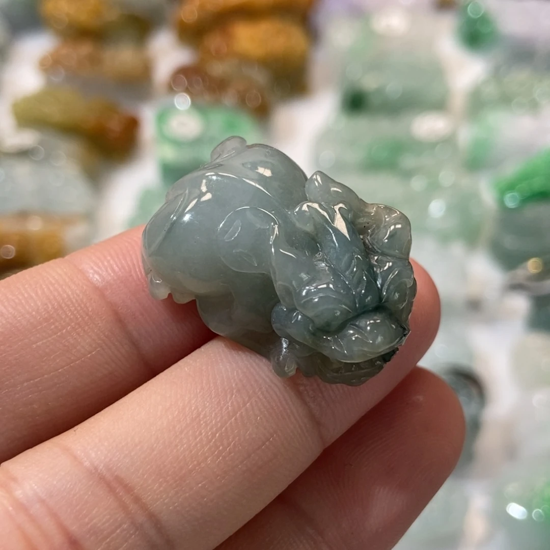 翡翠未镶嵌颈饰貔貅