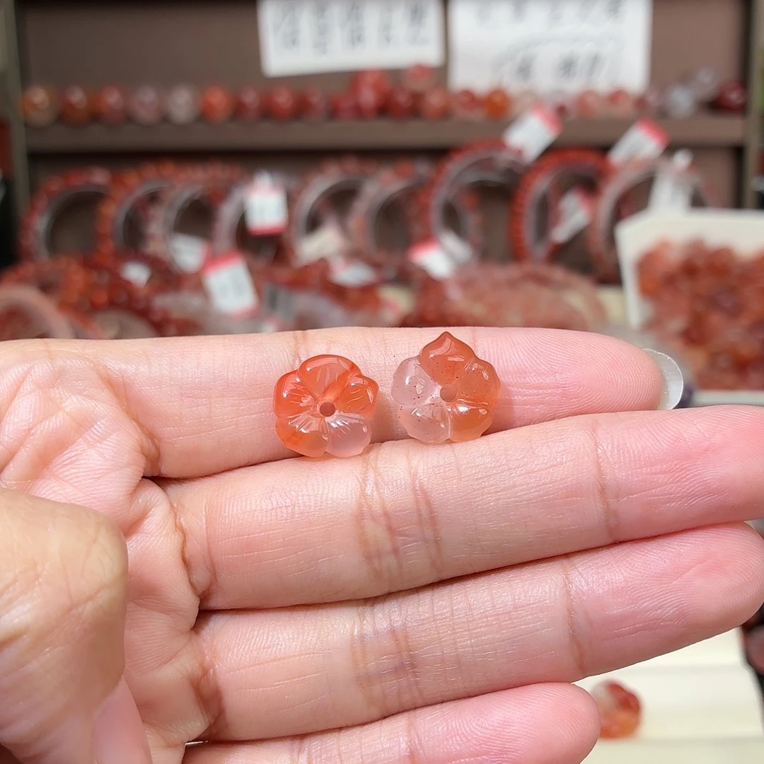 蜂***妈南红玛瑙未镶嵌颈饰有钱花2个