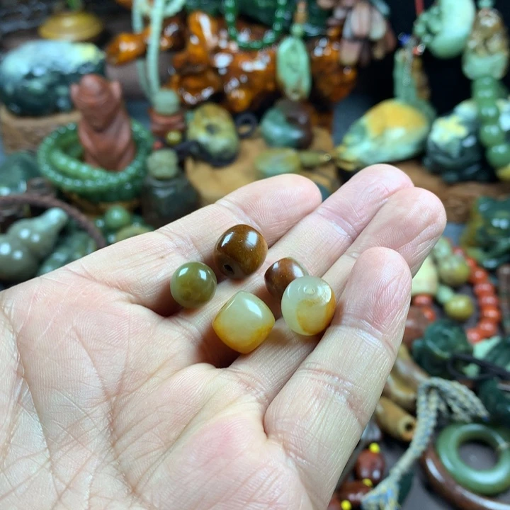 透闪石质玉吊坠未镶嵌侯