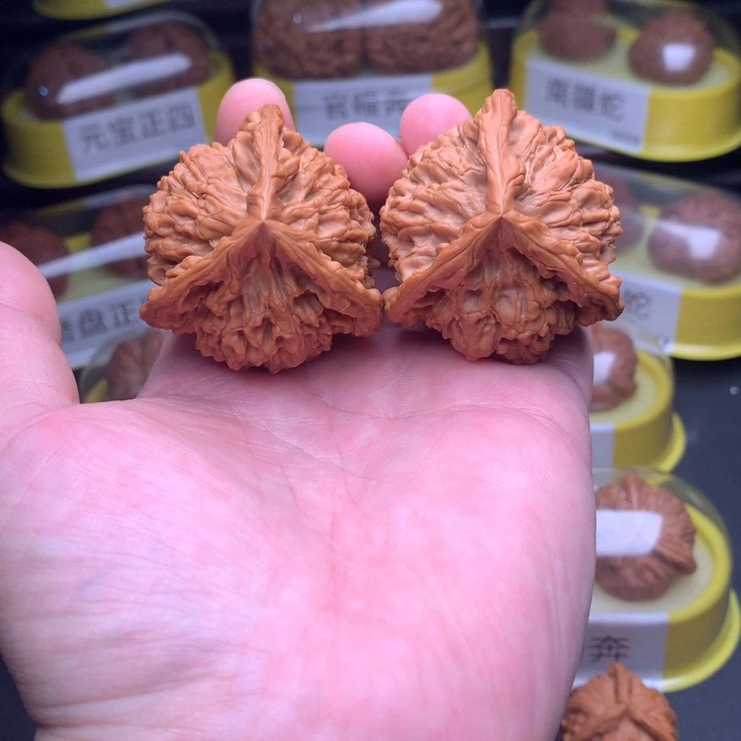 文玩核桃吊坠官帽奔