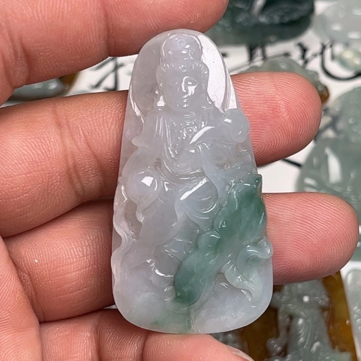 翡翠未镶嵌颈饰观音