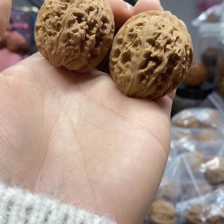 文玩核桃把件36红锦鲤