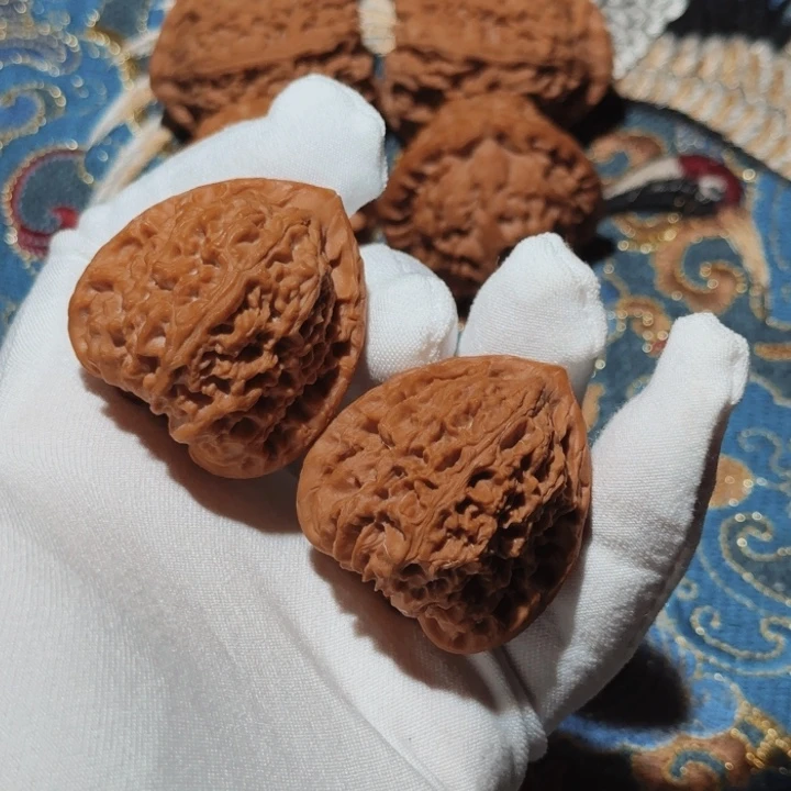 哈***哈把件文玩核桃全家福南疆石37