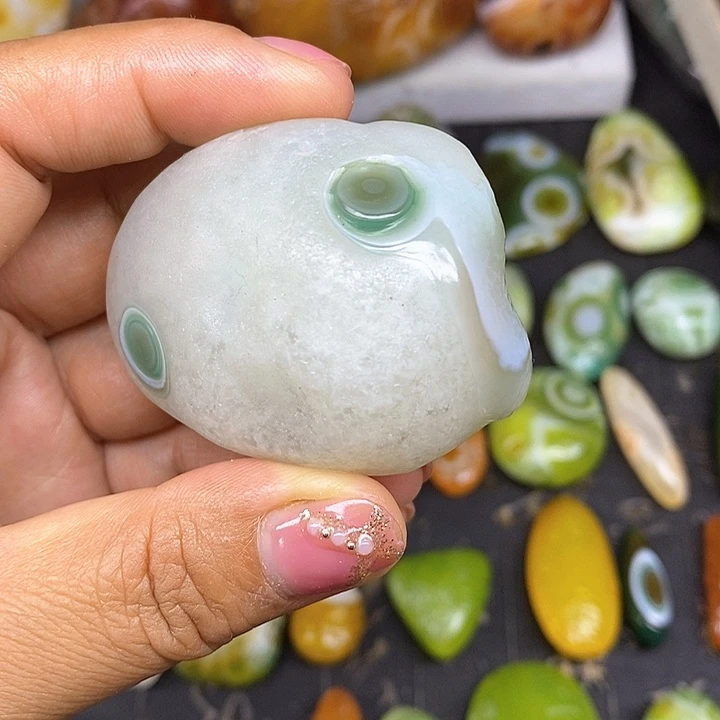 像形石水滴底双眼无孔
