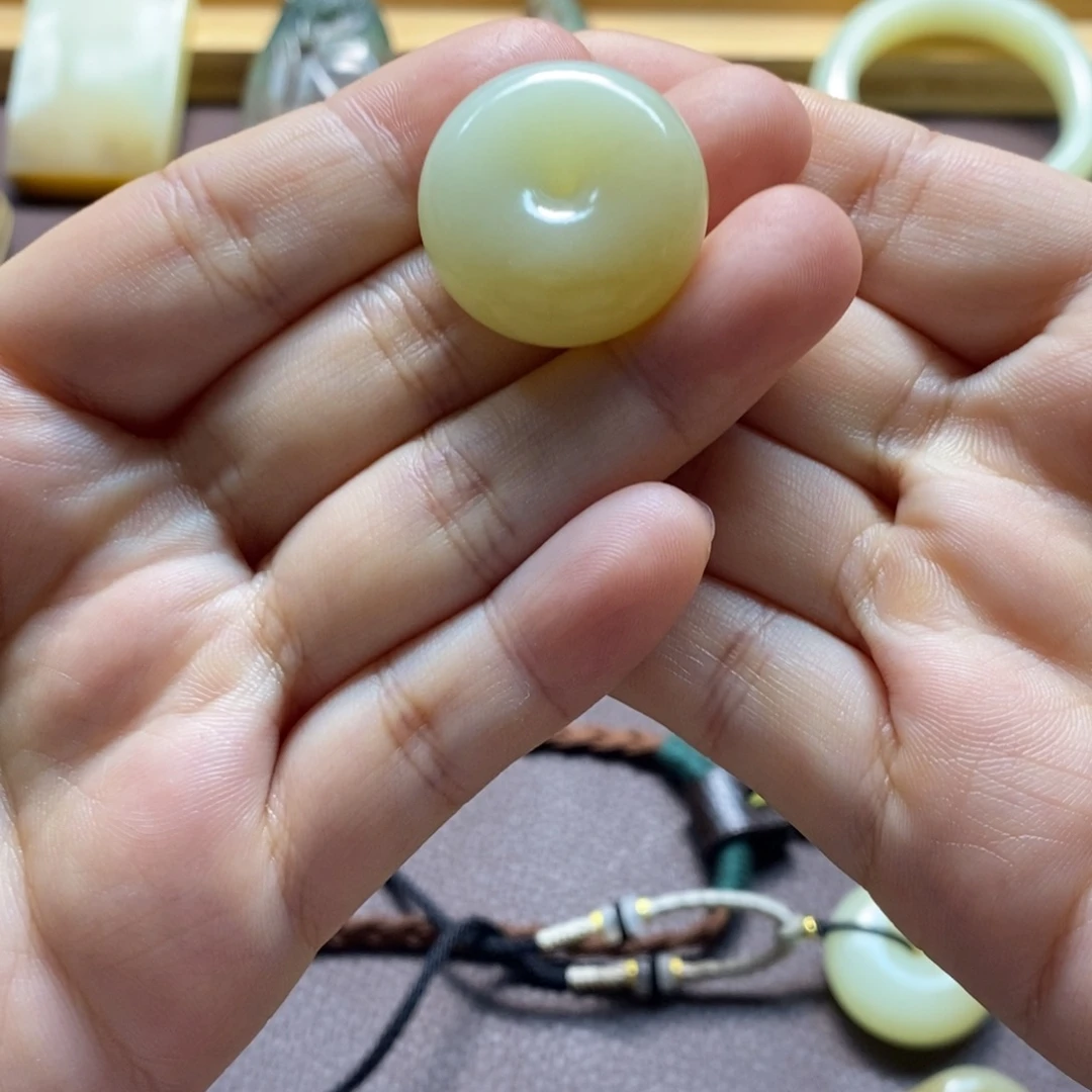 爱***头和田玉（糖玉）未镶嵌颈饰