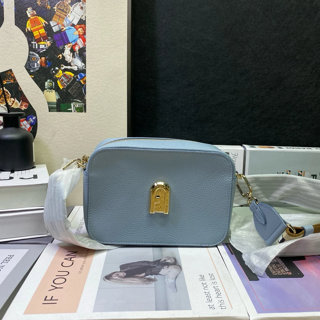 95新 FURLA/芙拉 23569斜挎包20*14