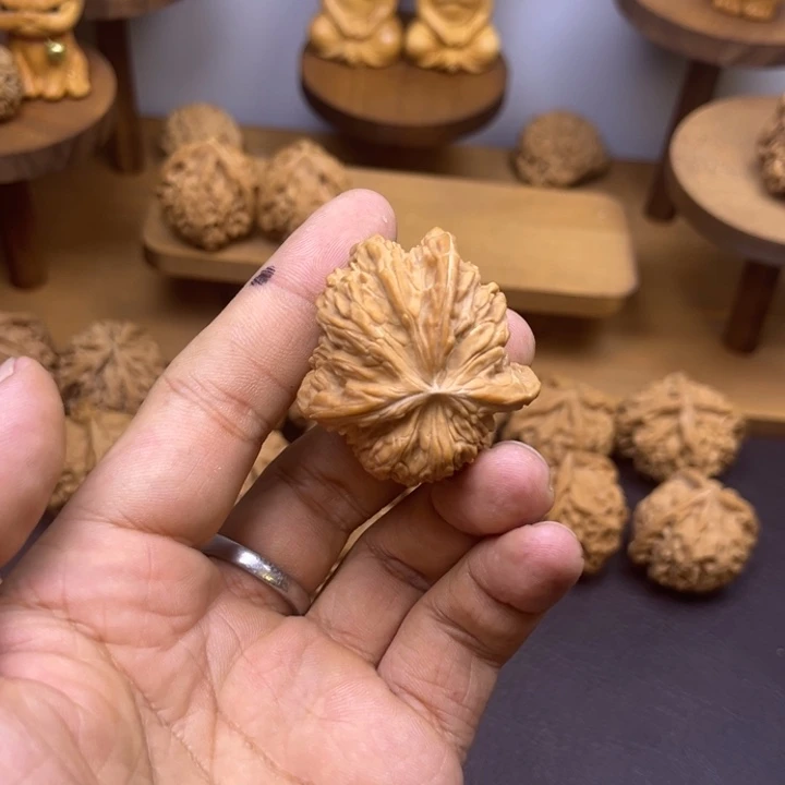 好***名桃核吊坠磨盘三棱