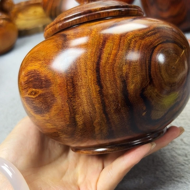 旅****4越南黄花梨茶叶罐一个