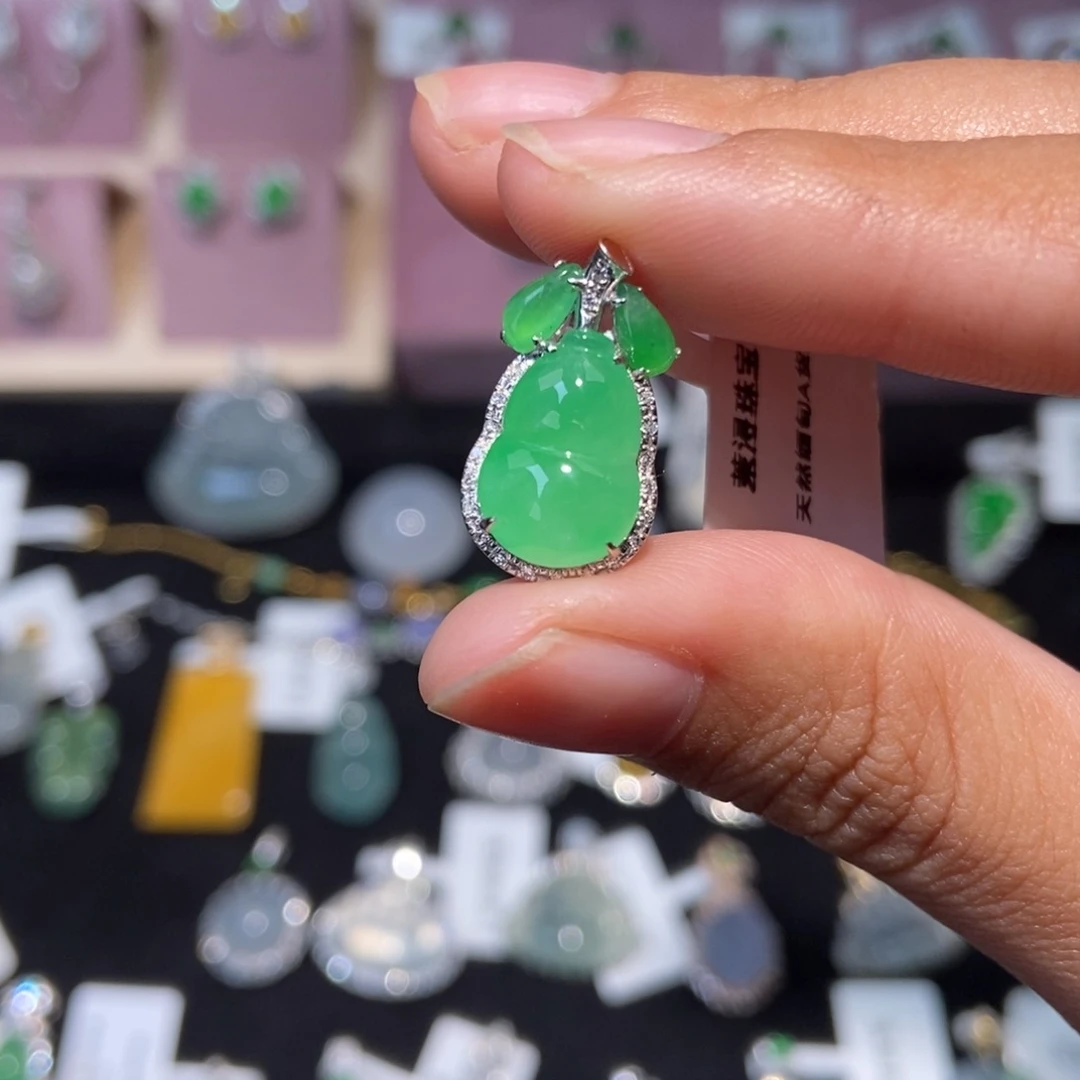 翡翠18K金镶嵌颈饰纯天然缅甸翡翠A货葫芦