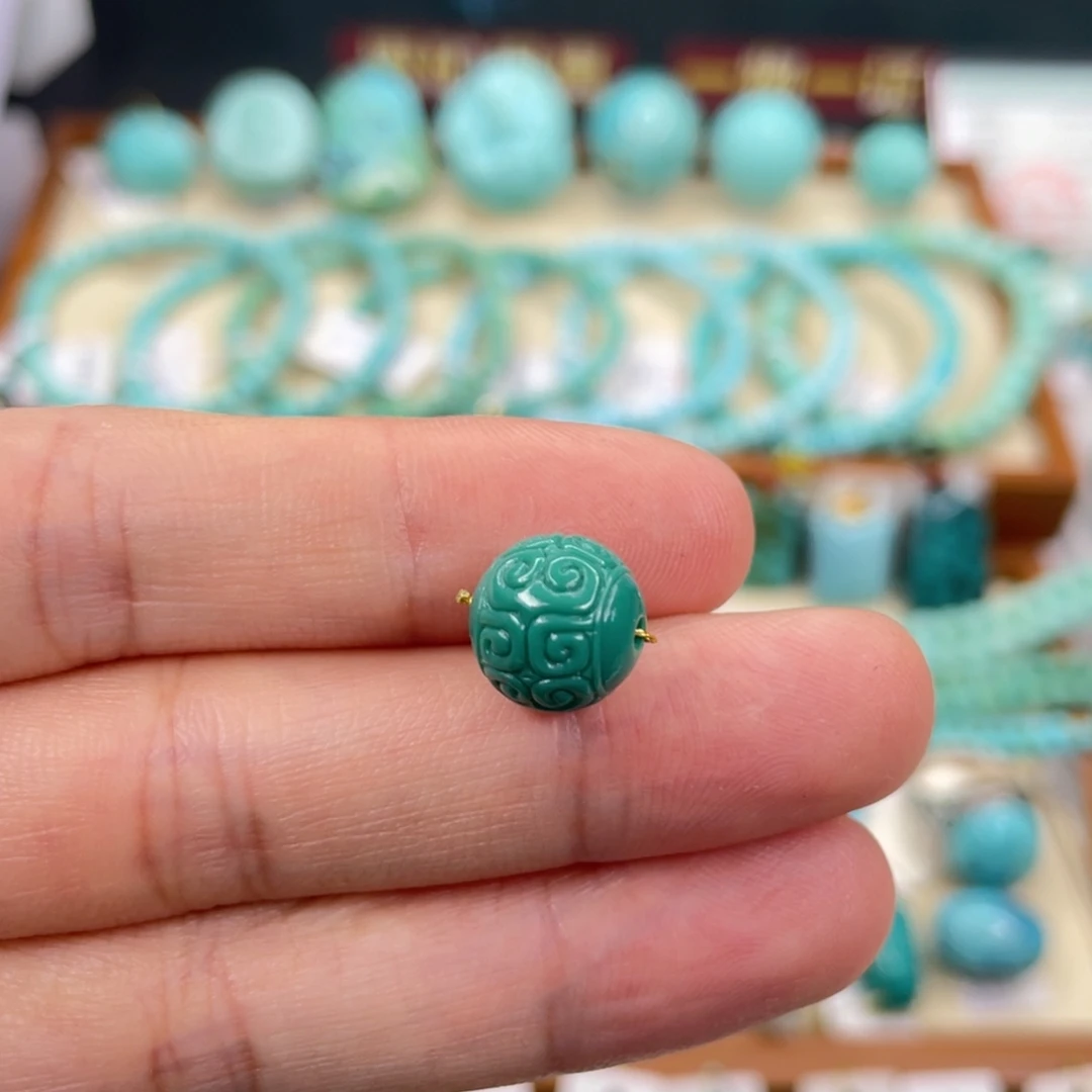 白***声绿松石未镶嵌挂件