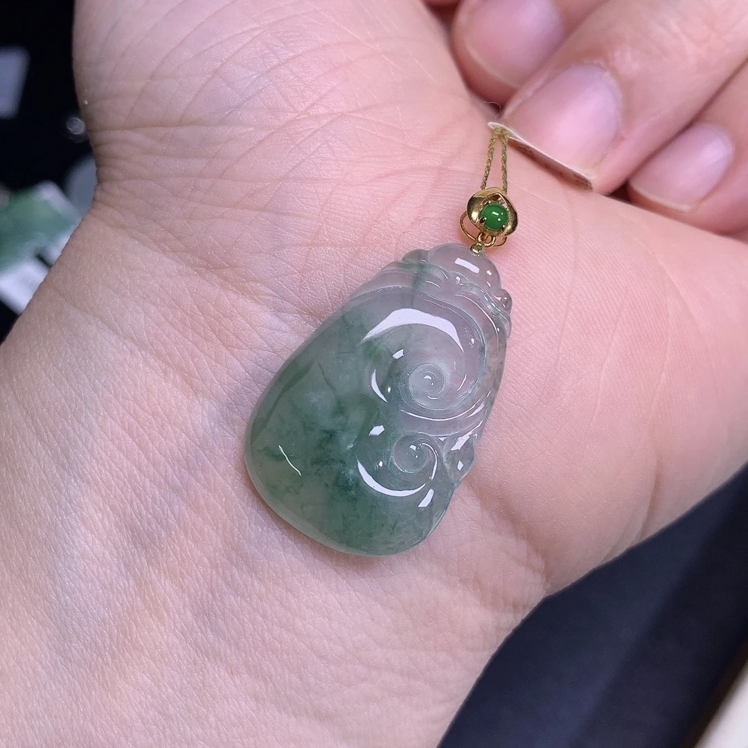 缅甸天然A货翡翠镶嵌18k金冰种飘绿如意吊坠气质礼物30×20×4.7