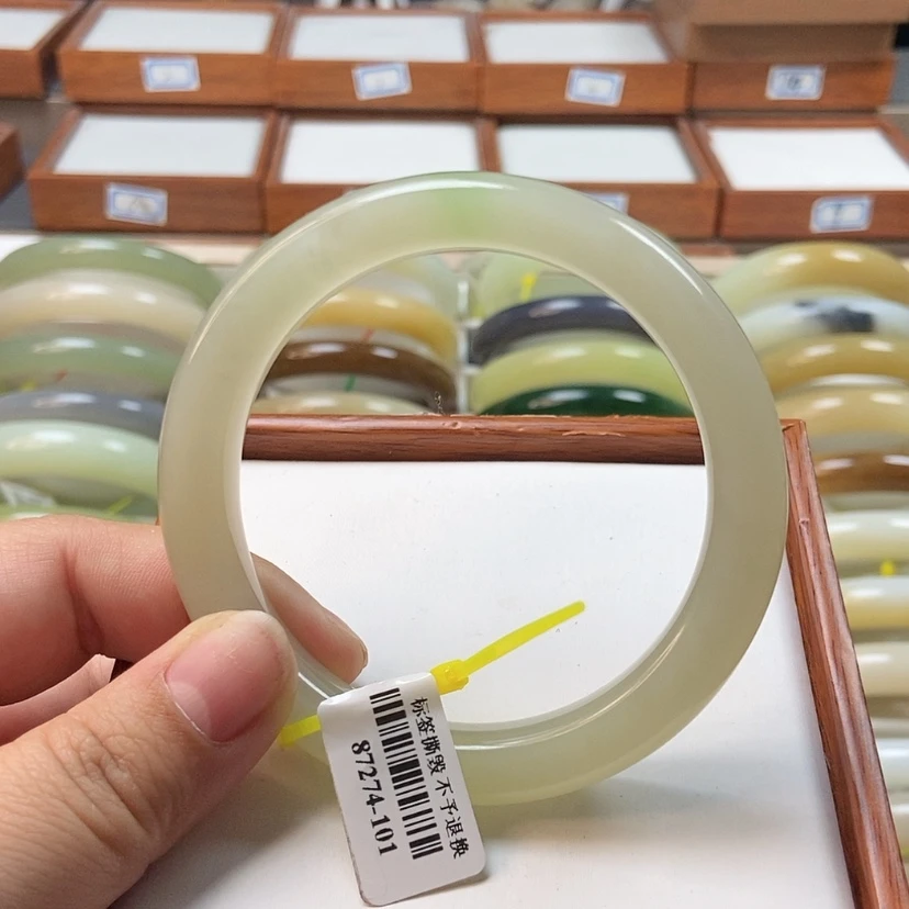 【闪购商品】和田玉手镯未镶嵌