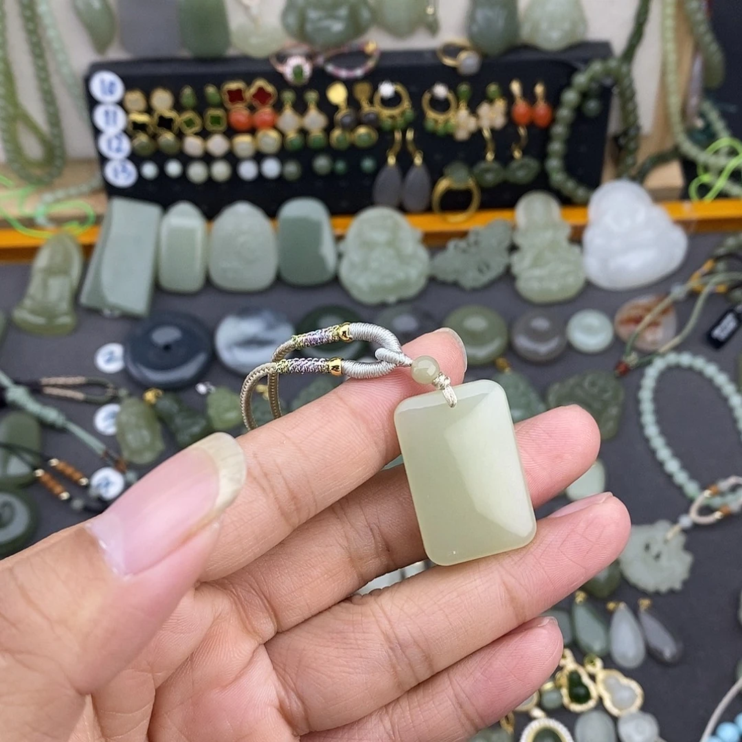 和田玉未镶嵌吊坠(不含链)