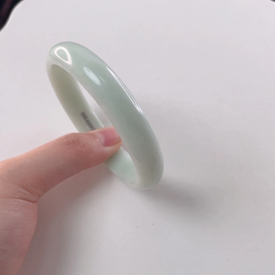 蓝田玉（蛇纹石化大理石玉）手镯未镶嵌?