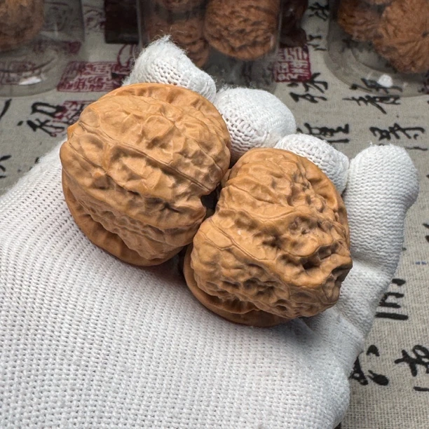 934号水晶皮蛤蟆头文玩核桃实物拍摄 三维尺寸:边38肚40高32