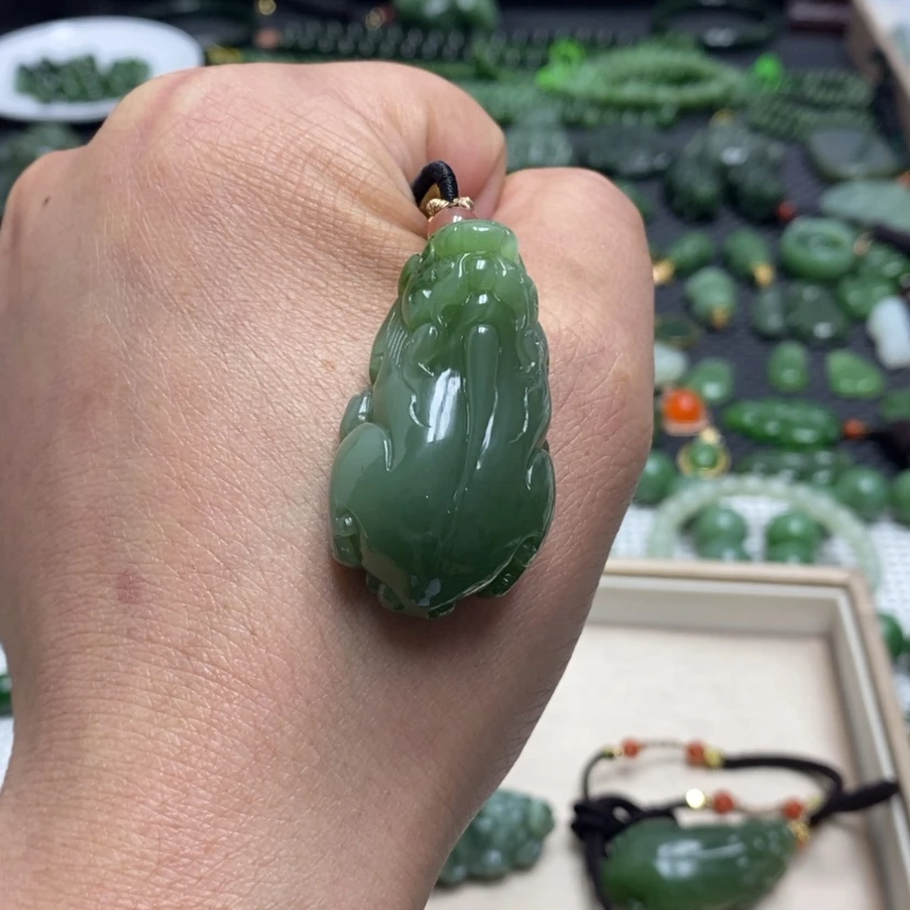 【闪购商品】和田玉（碧玉）颈饰未镶嵌可**里