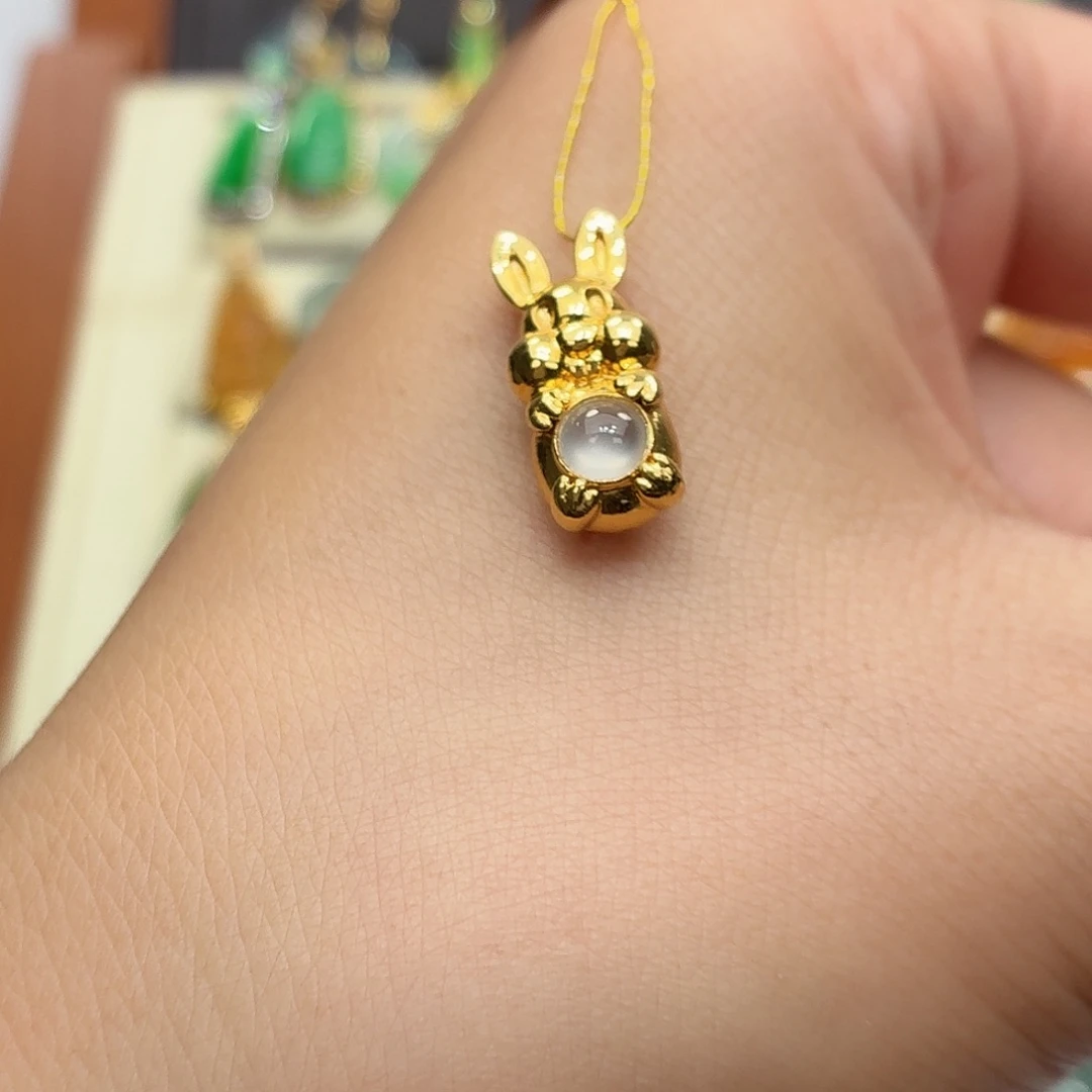 翡翠18K金镶嵌颈饰