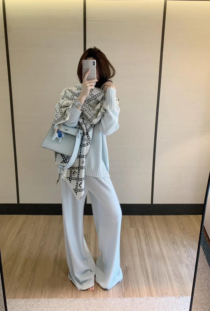 2025秋季新款韩系巨好看的两件套女高级感慵懒风蓝色毛衣休闲裤