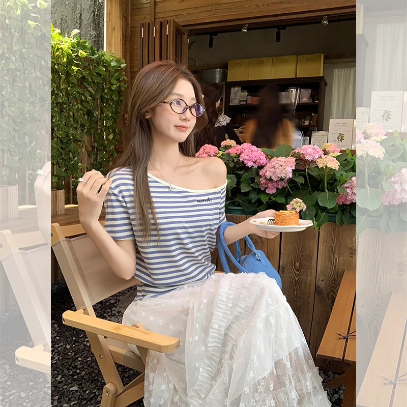 斜领辣妹性感露锁骨撞色条纹刺绣字母短袖t恤女夏季新款纯欲上衣