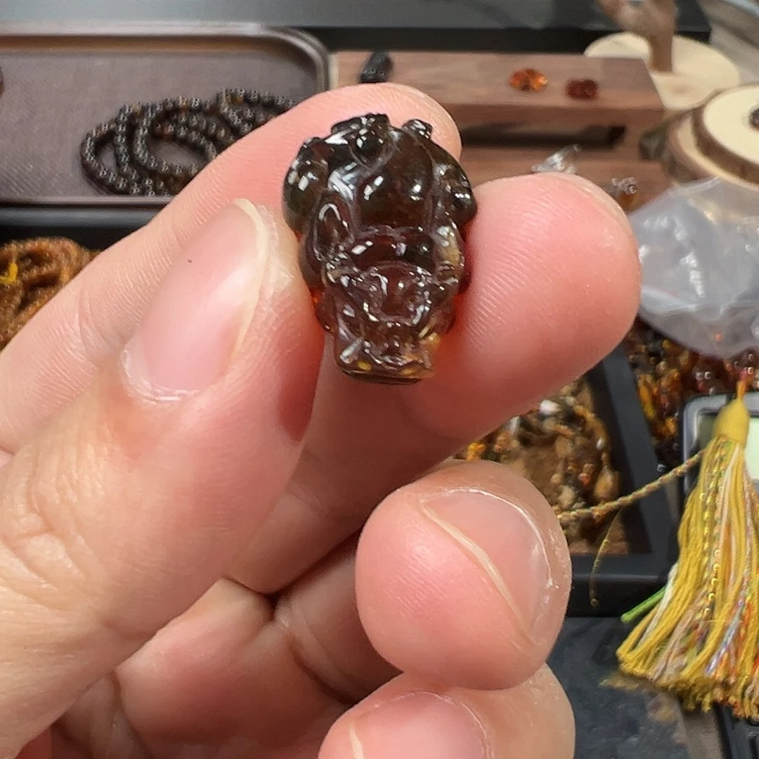 裸石琥珀未镶嵌抚顺琥珀貔貅雕刻