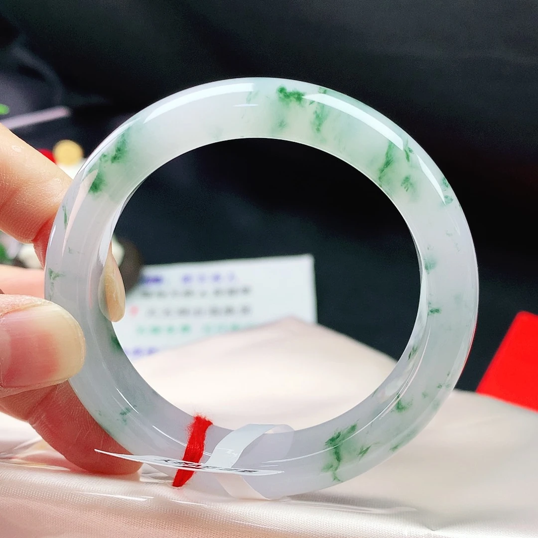 翡翠手镯未镶嵌54圈