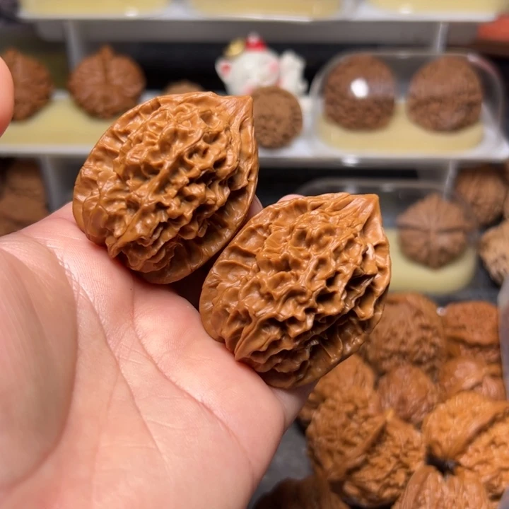 文玩核桃把件40全品剑齿虎