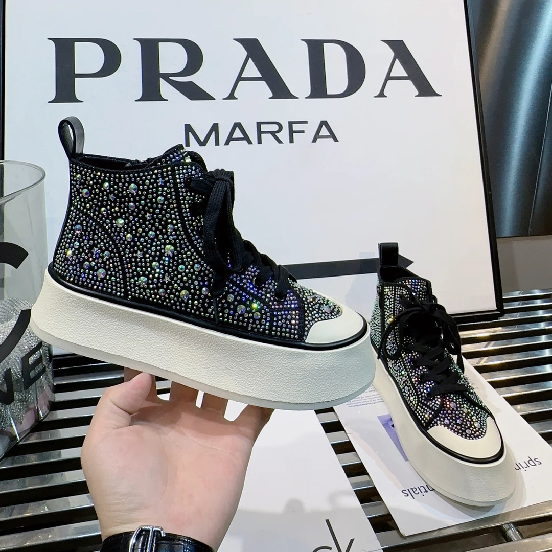 A.M艾墨儿女款新款秋季重工水钻DM升级款爆闪高帮时装板鞋