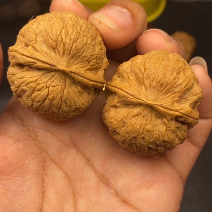 吊坠文玩核桃39尺牡丹绣球55克