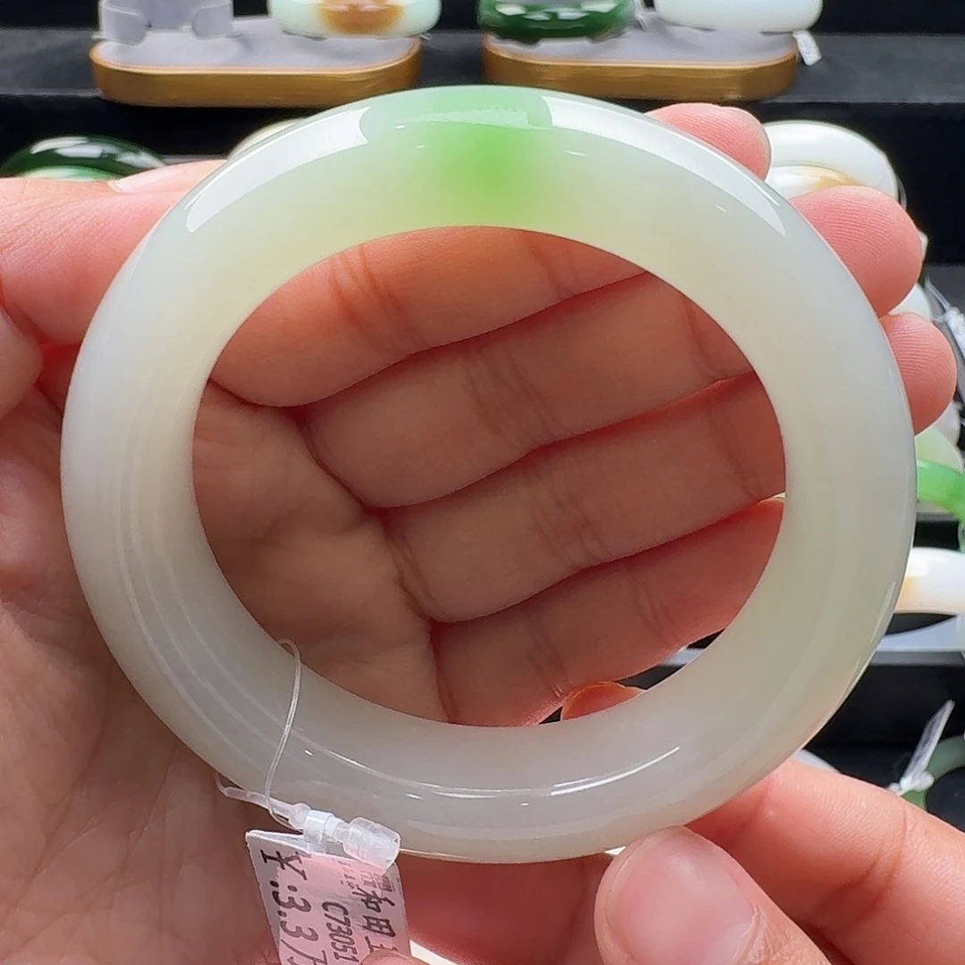 未镶嵌手镯和田玉55.6
