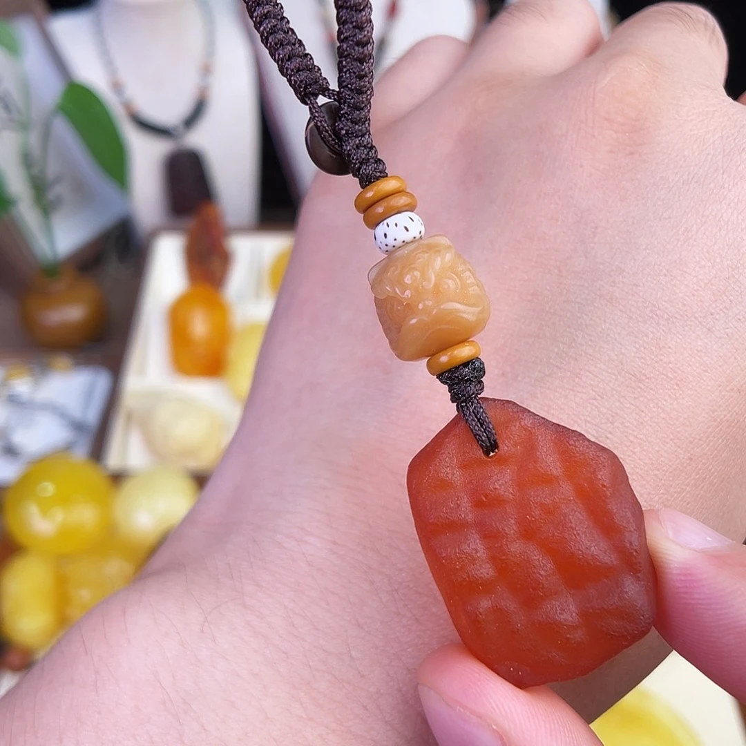 未镶嵌琥珀珠宝奇石