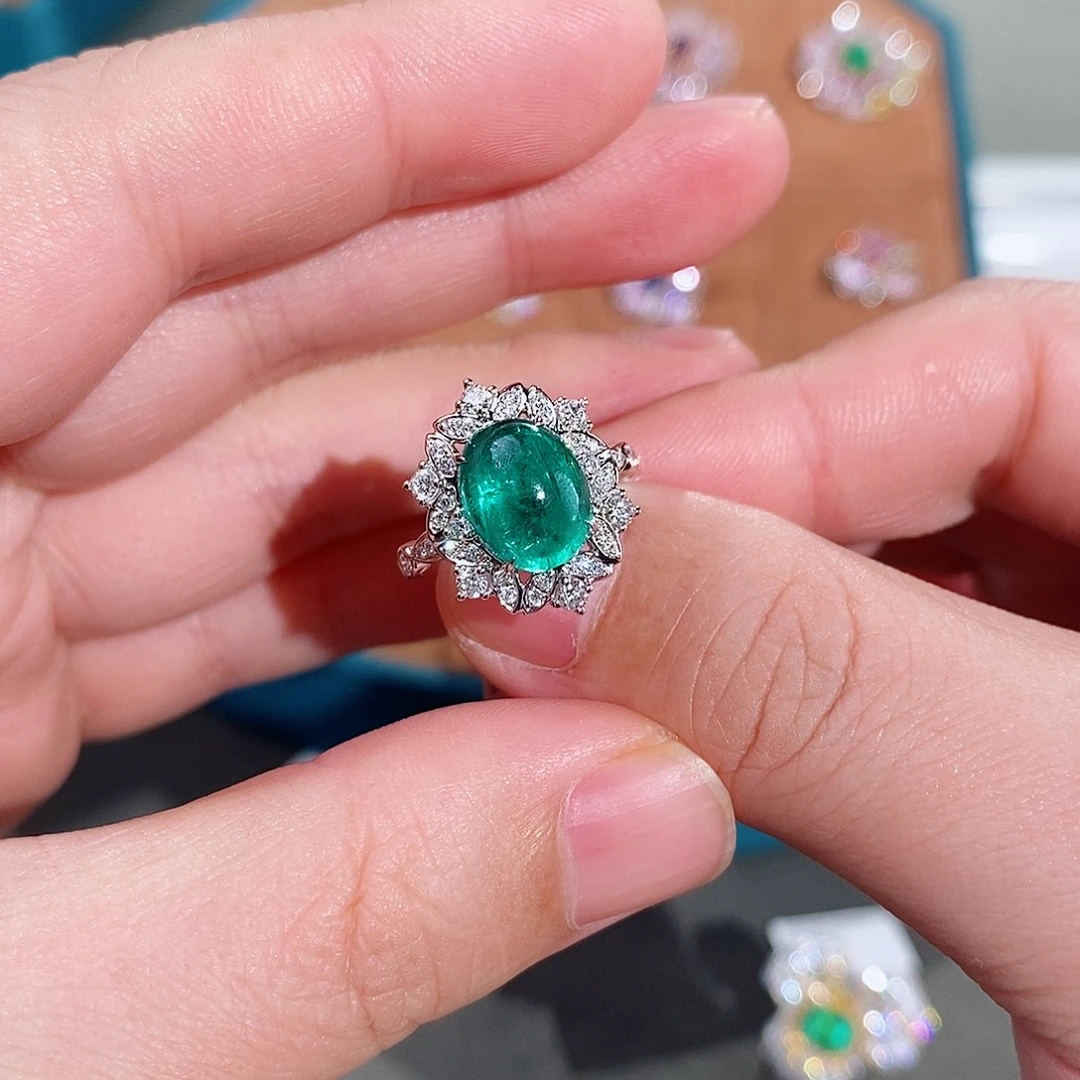 18K金镶嵌戒指祖母绿赞比亚4.25ct