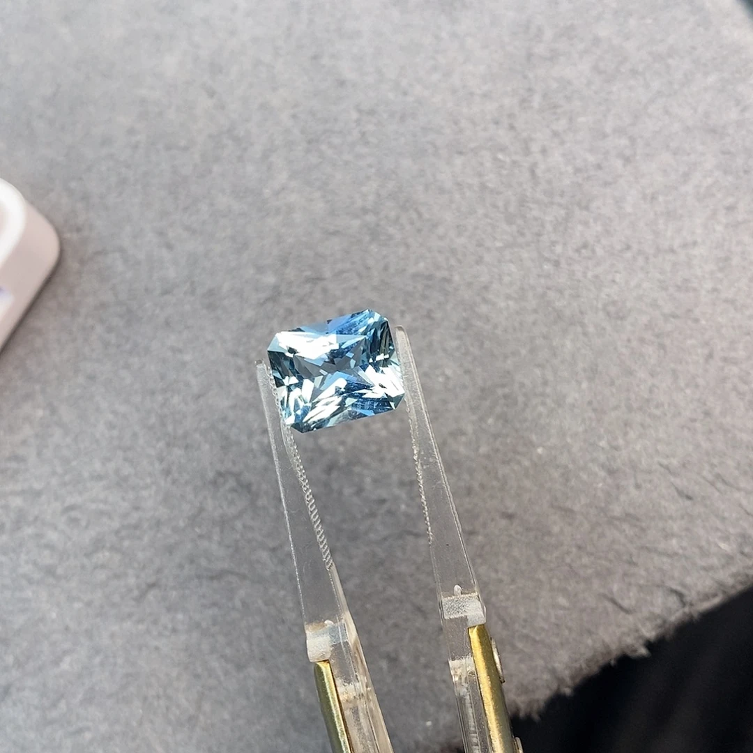 笔搁未镶嵌海蓝宝石3.49ct 超级圣玛利亚