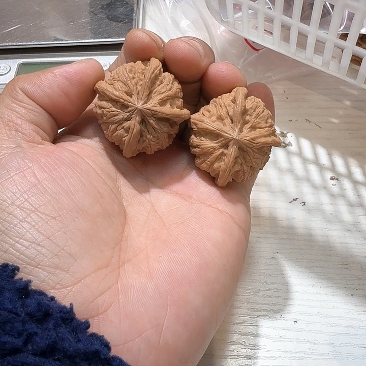 文玩核桃把件四楞