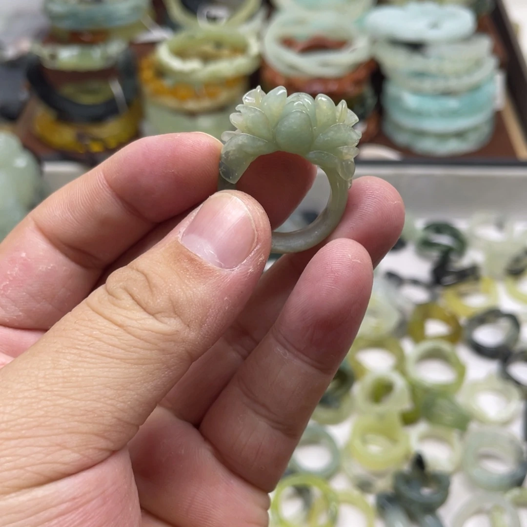 蛇纹石玉未镶嵌戒指