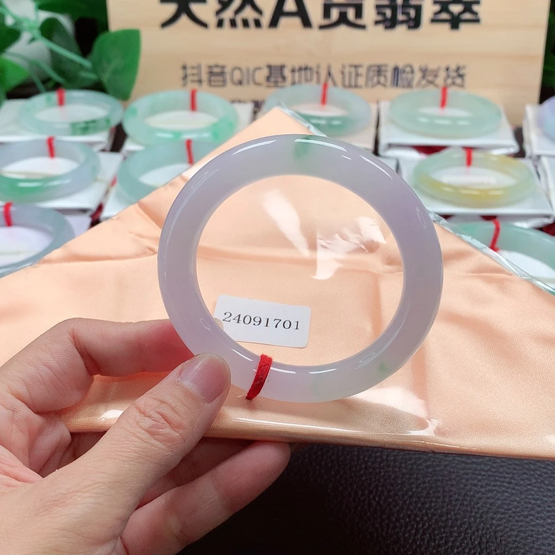 翡翠手镯（圆镯）未镶嵌天然A货翡翠手镯