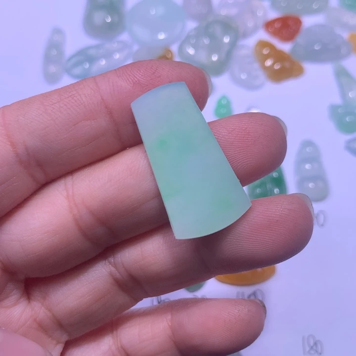 翡翠未镶嵌颈饰牌