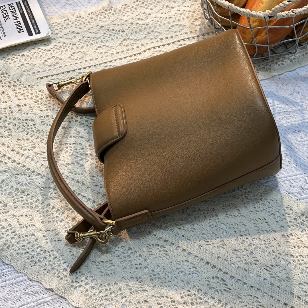 陈三北CC【凯手提带盖水桶】小号 金扣16cm 斜挎女包