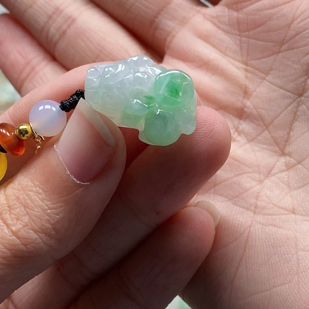 翡翠颈饰未镶嵌希**！闪