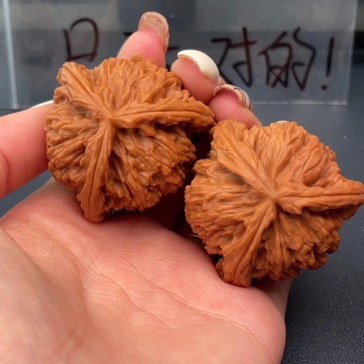 趙***༻文玩核桃吊坠白狮子