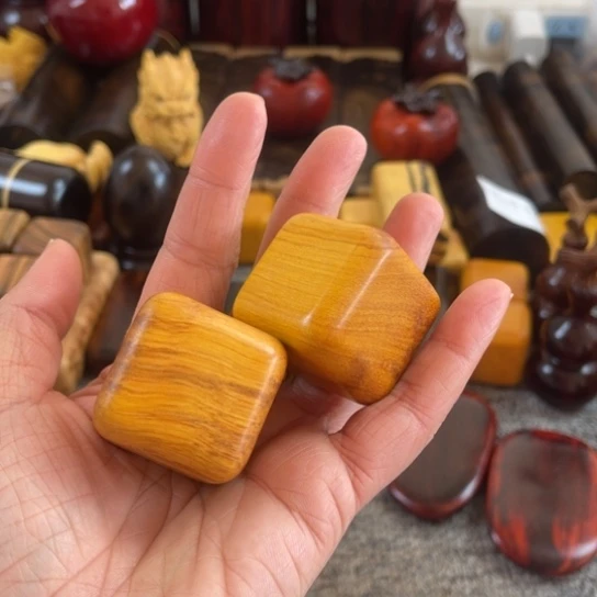 大叶紫檀（黑酸枝木类）