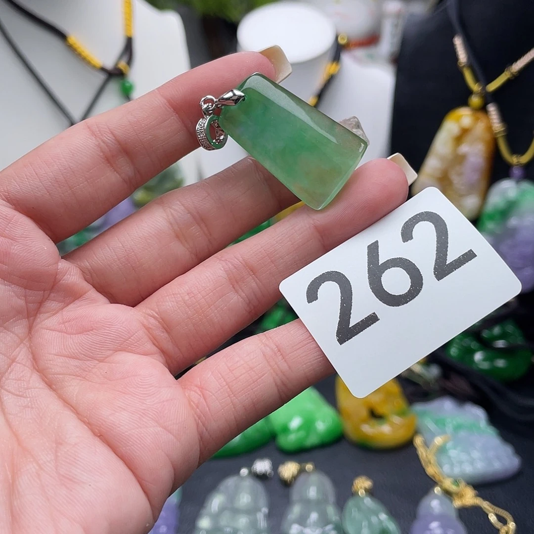 吊坠(赠链)未镶嵌翡翠