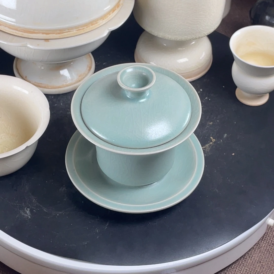 赏品马蹄盖碗两套