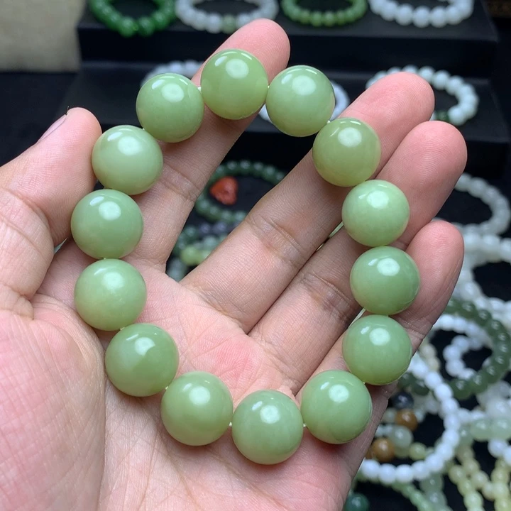积***上未镶嵌手链和田玉