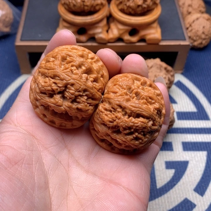 文玩核桃吊坠瞳*粗筋