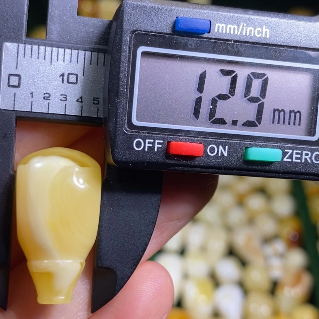 蜜蜡未镶嵌裸石配饰